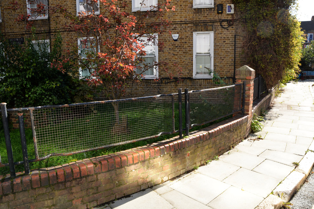 Stretcherbed Fences Hankey Place #1