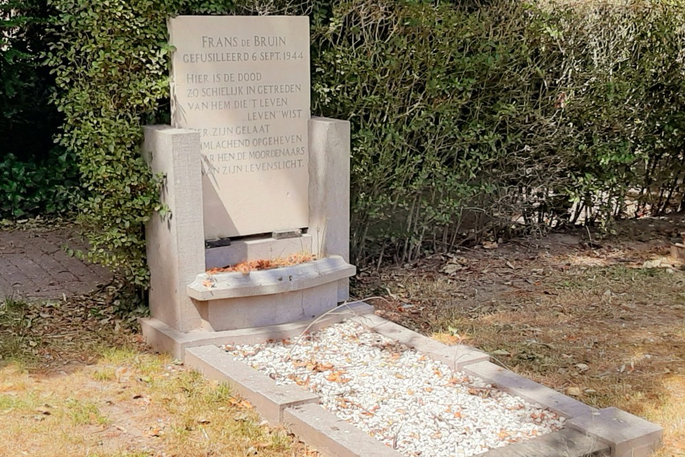 Nederlandse Oorlogsgraven Protestante Begraafplaats Haagveld #1