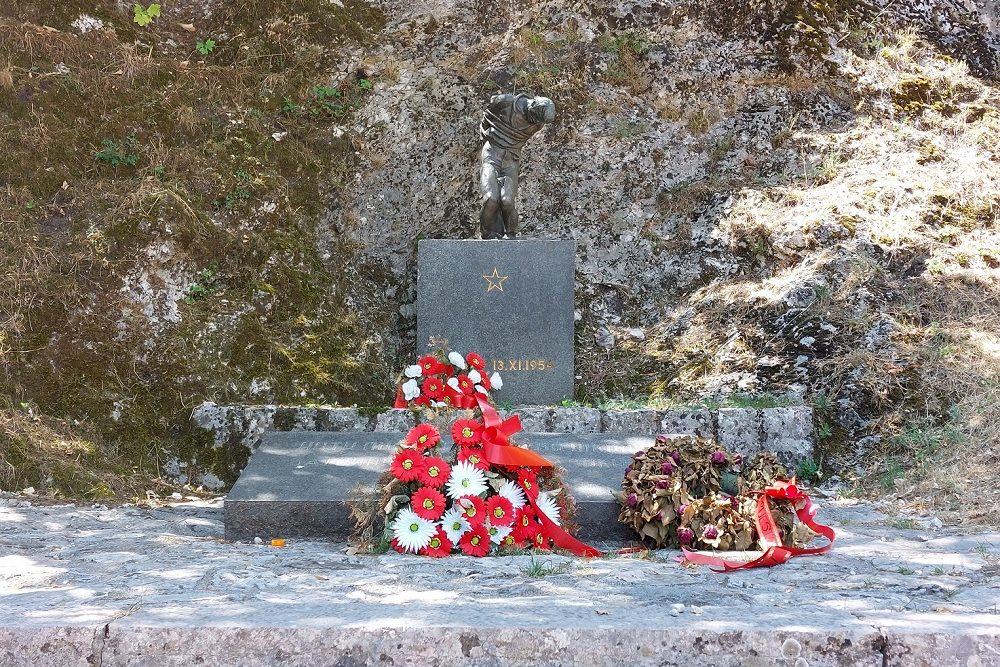 Monument Omgekomen Partizanen #1
