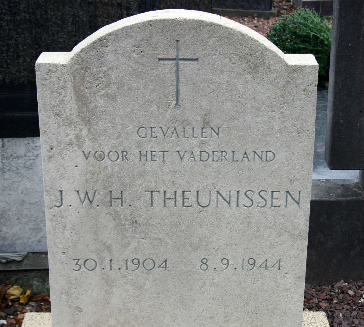 Dutch War Grave Roman Catholic Cemetery Munstergeleen #2
