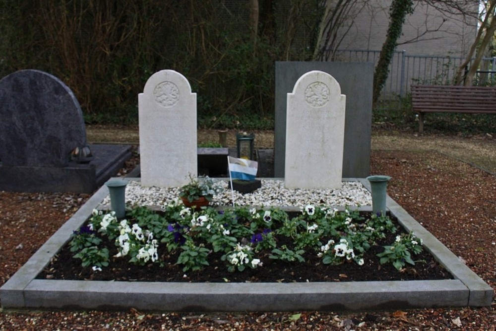 Nederlandse Oorlogsgraven Gemeentelijke Begraafplaats Chvremont #1