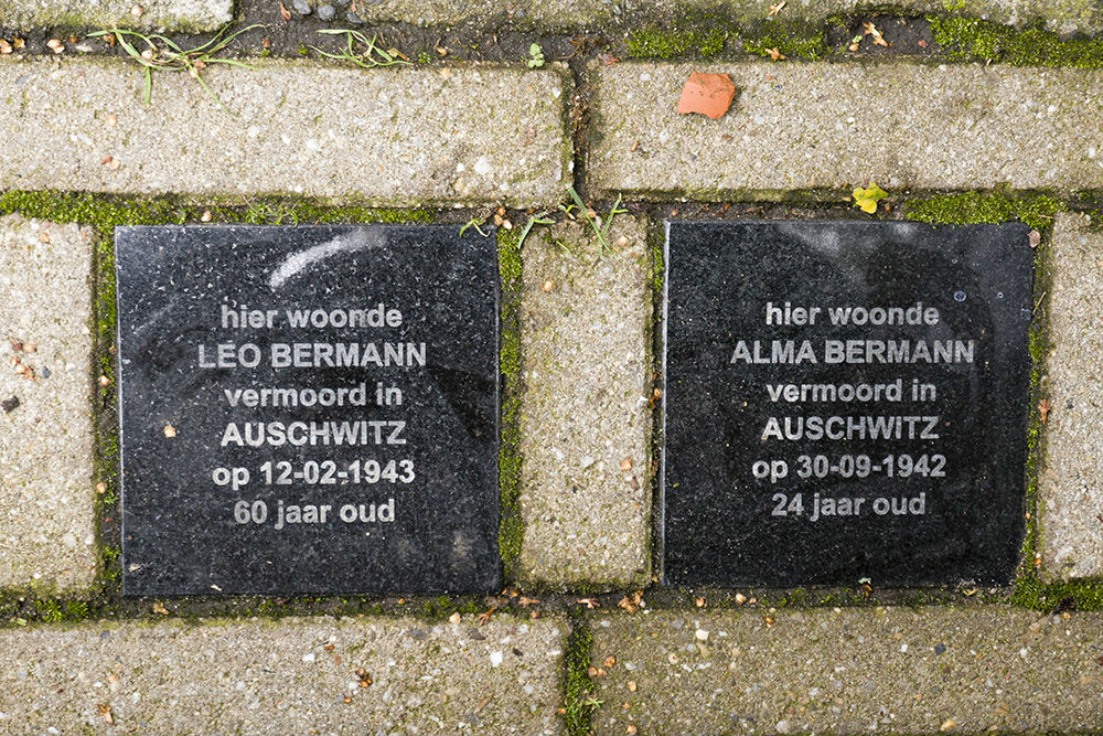 Memorial Stones Pauwstraat 32 #1