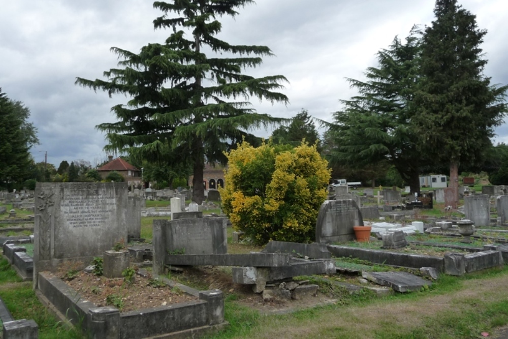 Commonwealth War Graves Powder Mill Lane Borough Cemetery #1