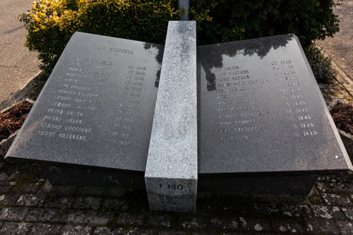 Monument Burgerslachtoffers Belfeld #4