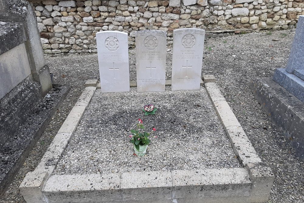 Oorlogsgraven van het Gemenebest Kerkhof Vandières #1