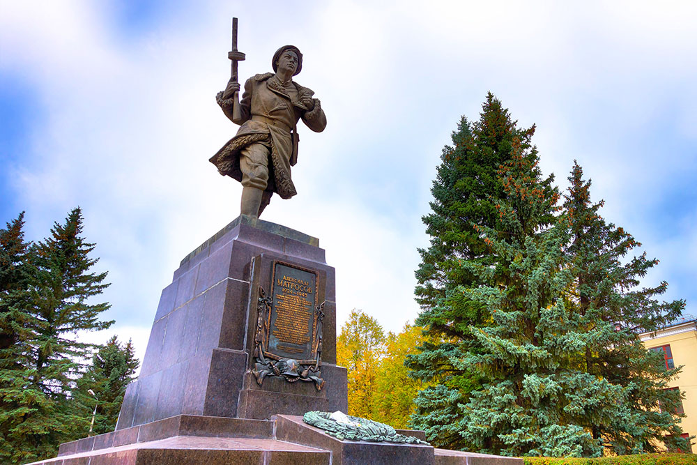 Grave Memorial Alexander Matrosov #1