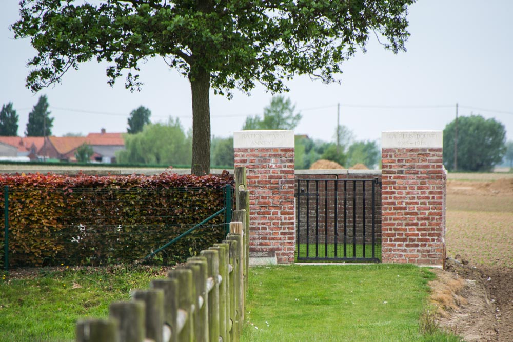 Commonwealth War Cemetery Ration Farm (La Plus Douve) Annexe #4