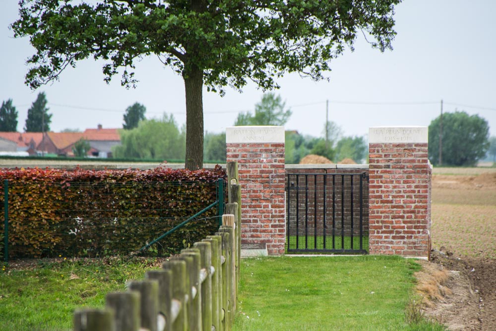 Oorlogsbegraafplaats van het Gemenebest Ration Farm (La Plus Douve) Annexe #4