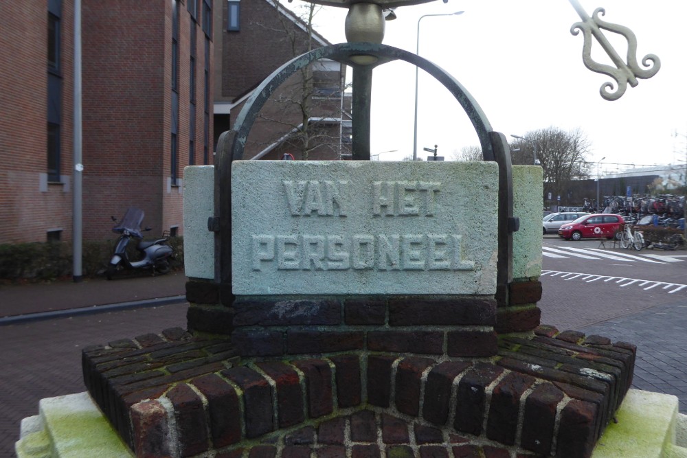 Monument Stationsplein Weesp #5