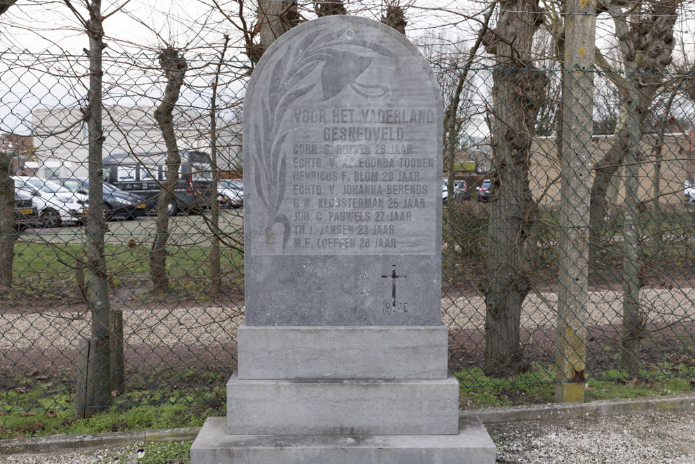 Memorial Killed Dutch Soldiers Roman Catholic Cemetery Wijchen #1