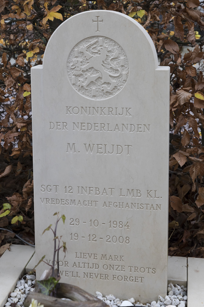 Dutch War Grave Puiflijk Roman Catholic Cemetery #2