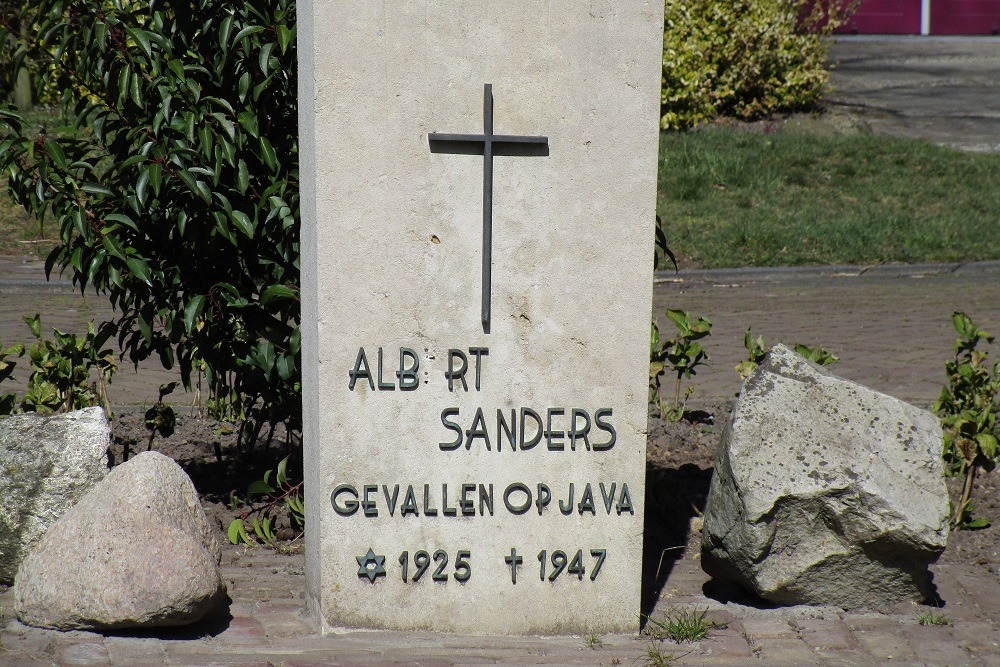 Monument Albert Sanders #2