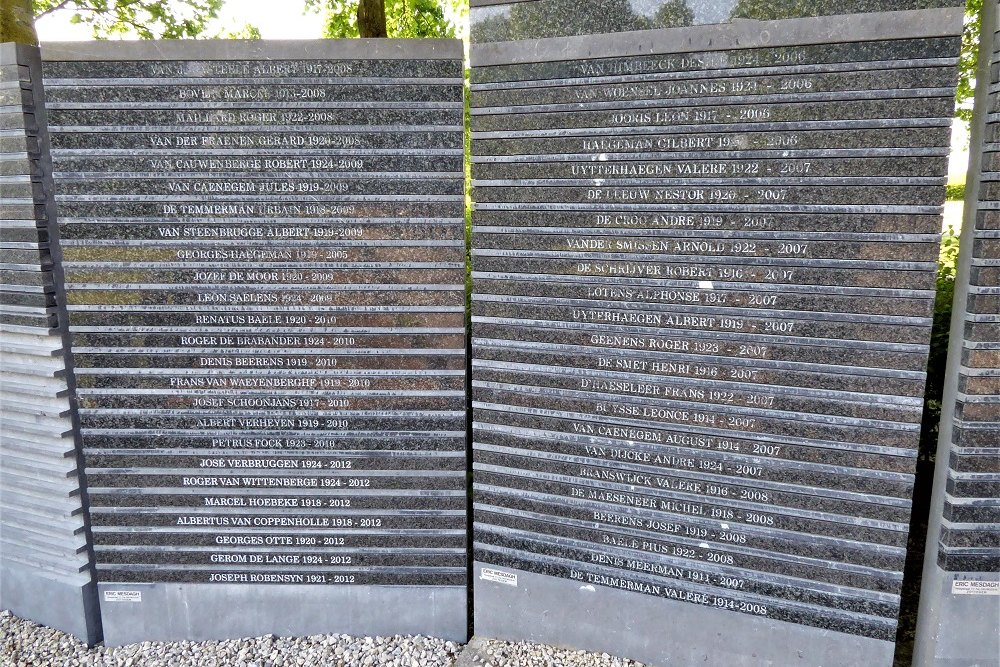 Gedenkteken Oudstrijders Centrale Begraafplaats Zottegem #4