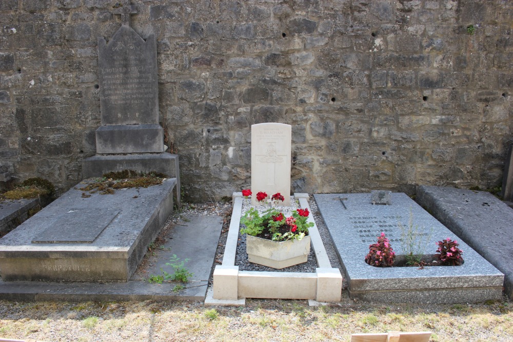 Commonwealth War Grave Lives-sur-Meuse #2