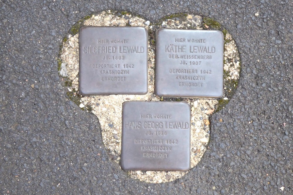 Stumbling Stones Bustellistraße 10