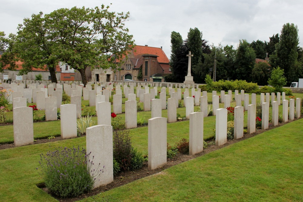 Commonwealth War Cemetery Vlamertinghe #2
