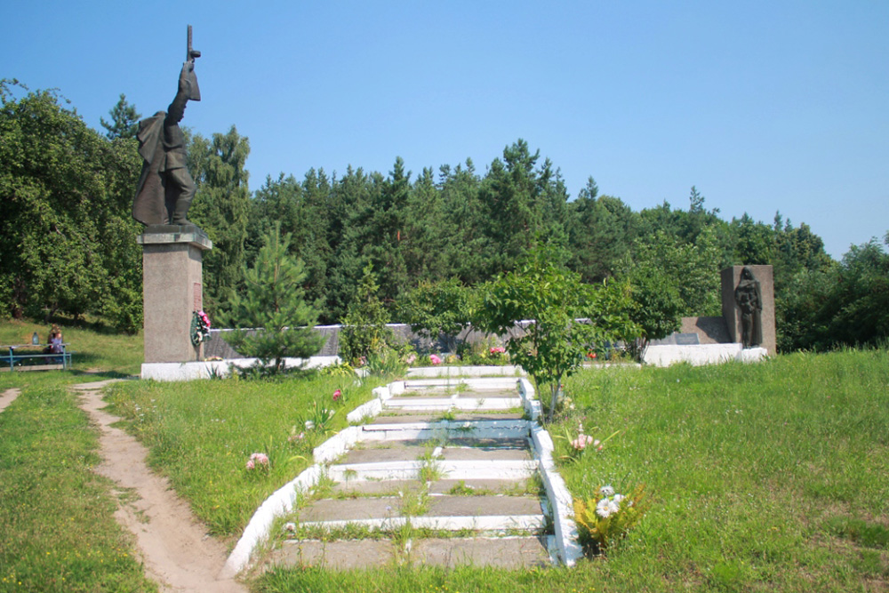 Mass Grave Soviet Soldiers Buchak #1