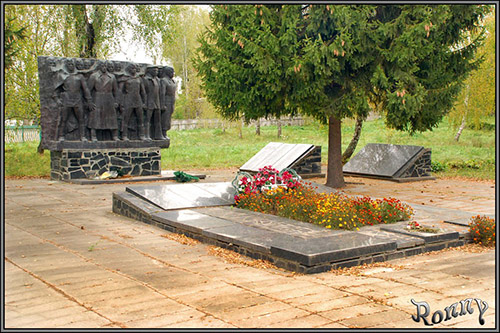 Mass Grave Russian Soldiers & War Memorial