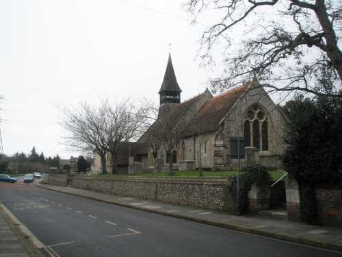 Oorlogsgraven van het Gemenebest St. Peter and St. Paul Churchyard