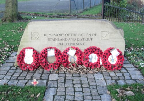Oorlogsmonument Stainland en District #1