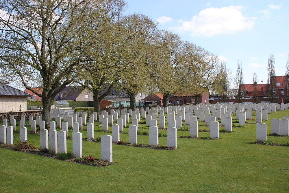Commonwealth War Cemetery Belgian Battery Corner #2