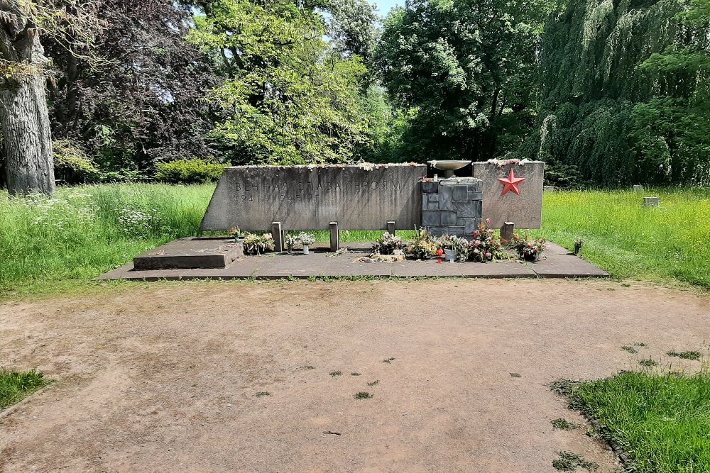 Sovjet Oorlogsbegraafplaats Ilmpark Weimar #2