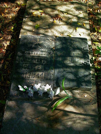 Graves Partisans Armenian Cemetery #1