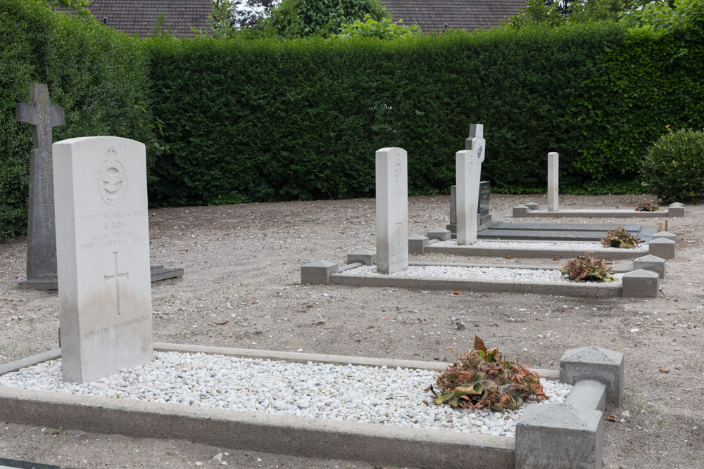 Commonwealth War Graves Odiliapeel #1