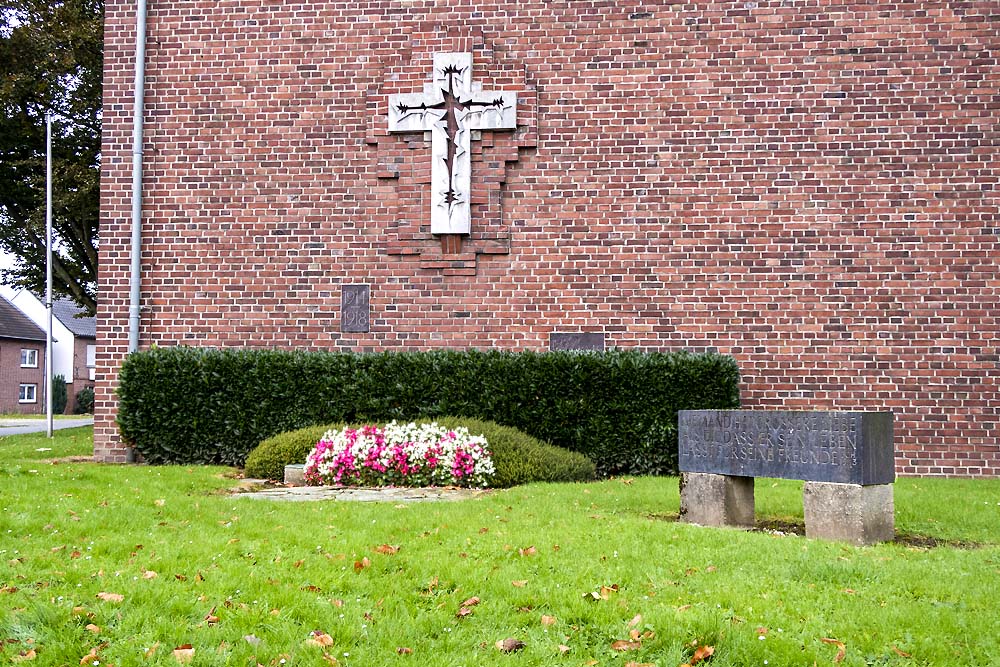 War Memorial Hetzerath #1