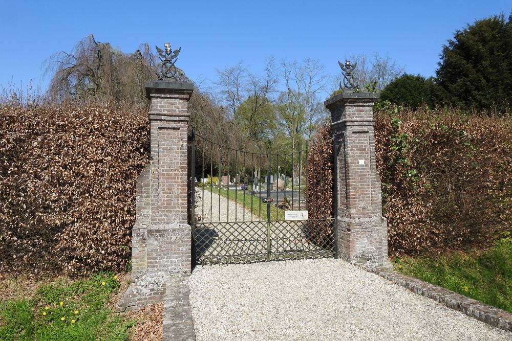 Dutch War Grave Buren Catholic Cemetery #4