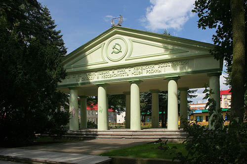 Mausoleum Russian Soldiers Trzcianka #1