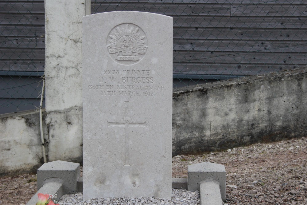 Commonwealth War Grave Escœuilles #3