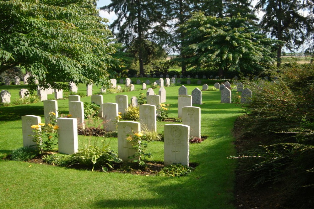 Commonwealth War Cemetery St. Symphorien #3