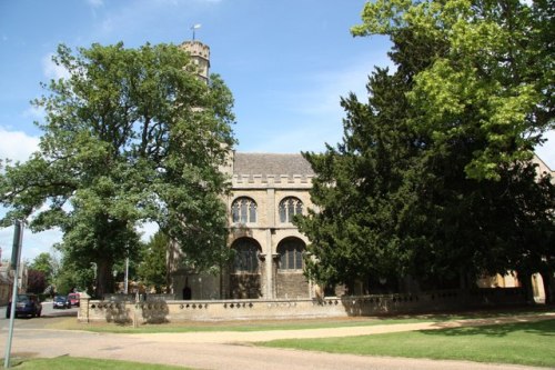 Commonwealth War Graves St. Mary and St. Botolph Churchyard