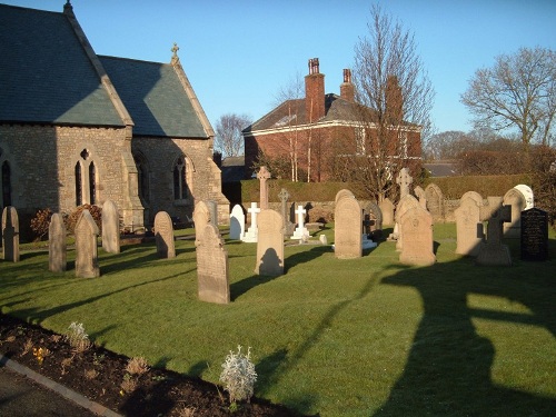 Commonwealth War Graves St Nicholas Churchyard