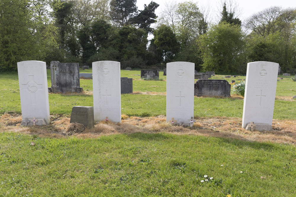 Oorlogsgraven van het Gemenebest All Saints Churchyard #4