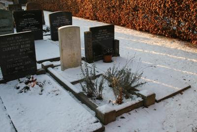Commonwealth War Grave Dutch Reformed Cemetery Windesheim #3