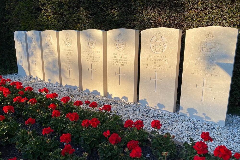 Commonwealth War Graves Municipal Cemetery Enkhuizen #3
