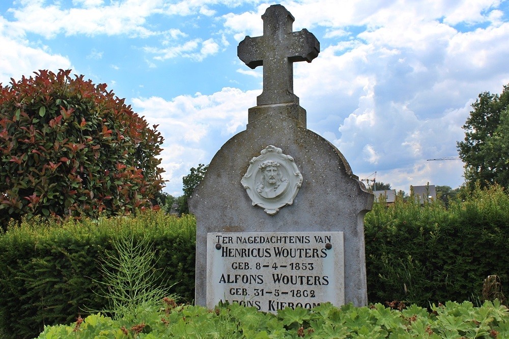 Monument Omgekomen Gedeporteerde Burgers Wezemaal