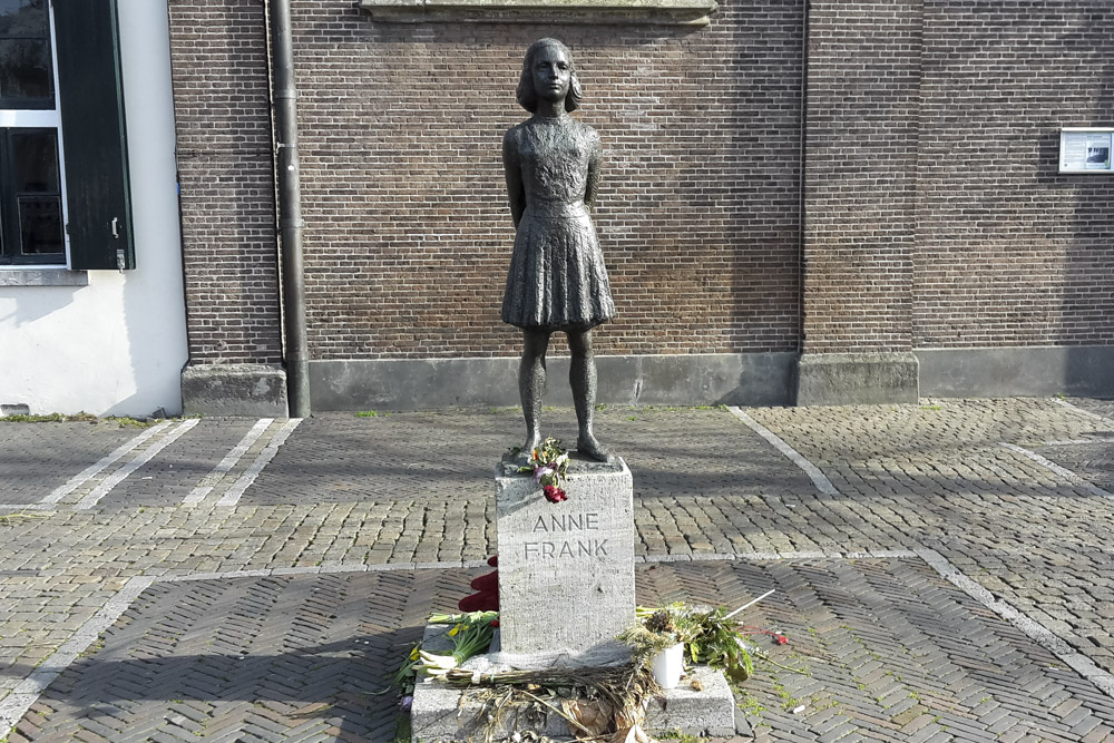 Statue of Anne Frank