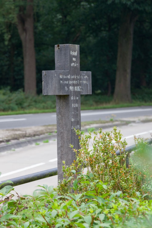 Oorlogsmonument Velden #2