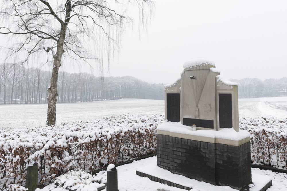 Air Despatch Monument Oosterbeek #3