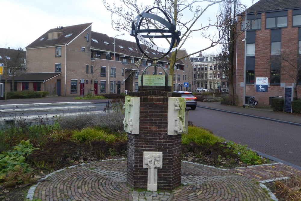 Monument Stationsplein Weesp #2