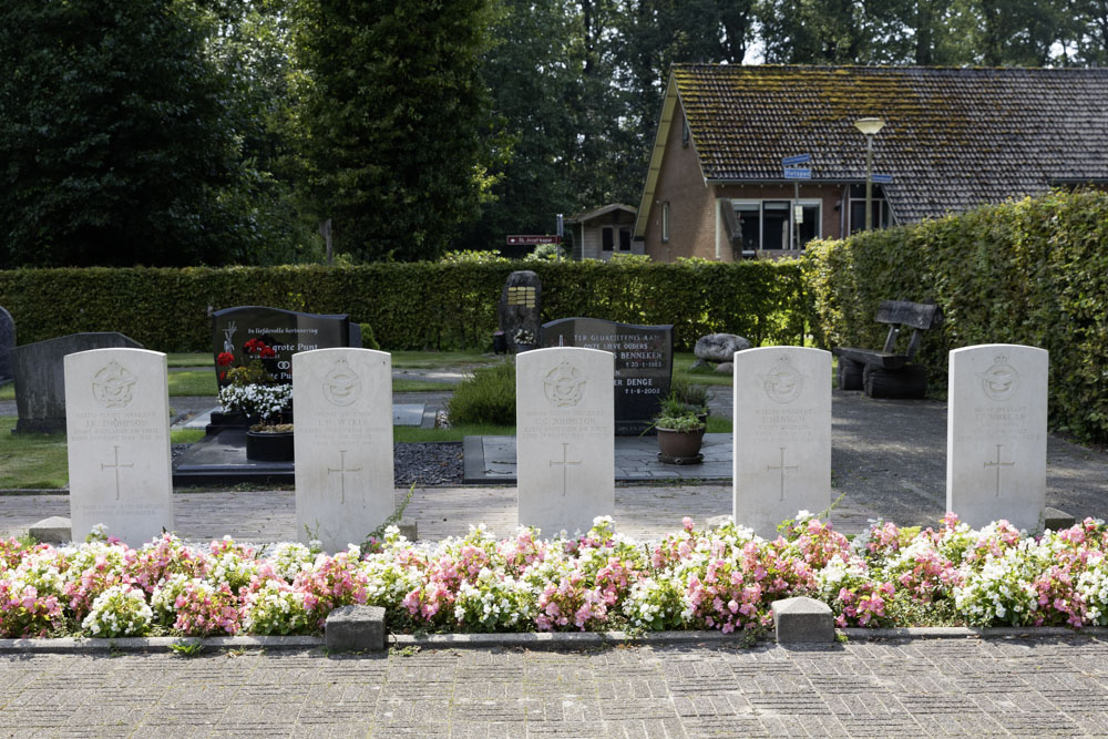 Commonwealth War Graves Roman Catholic Cemetery De Lutte #2