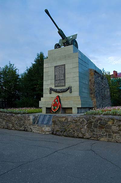 Monument 6e Kustbatterij & Massagraf Sovjet Soldaten #1