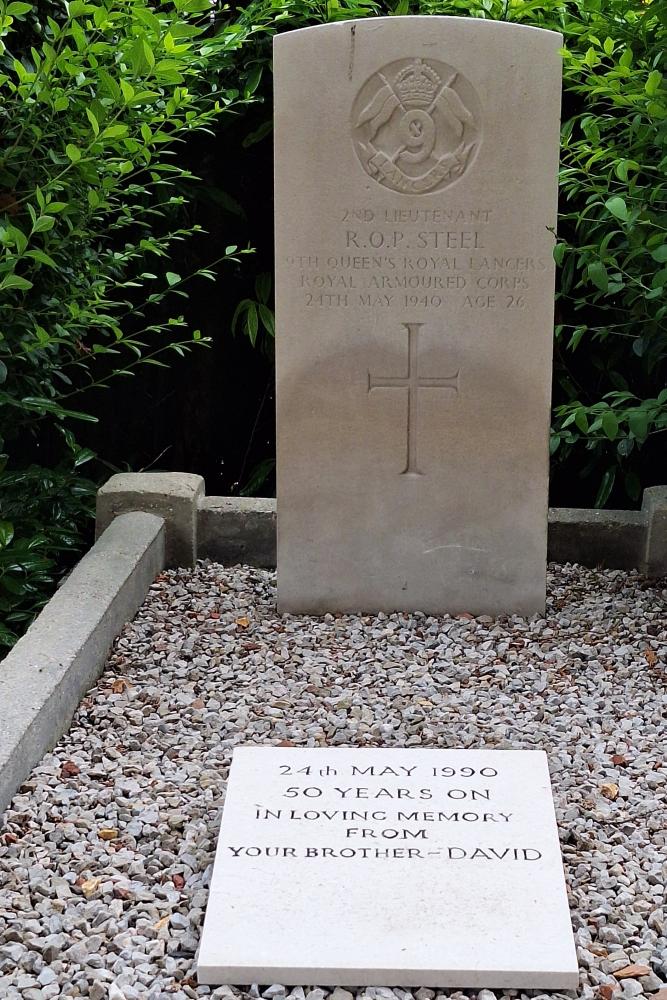 Commonwealth War Grave Dreuil-lès-Amiens #2