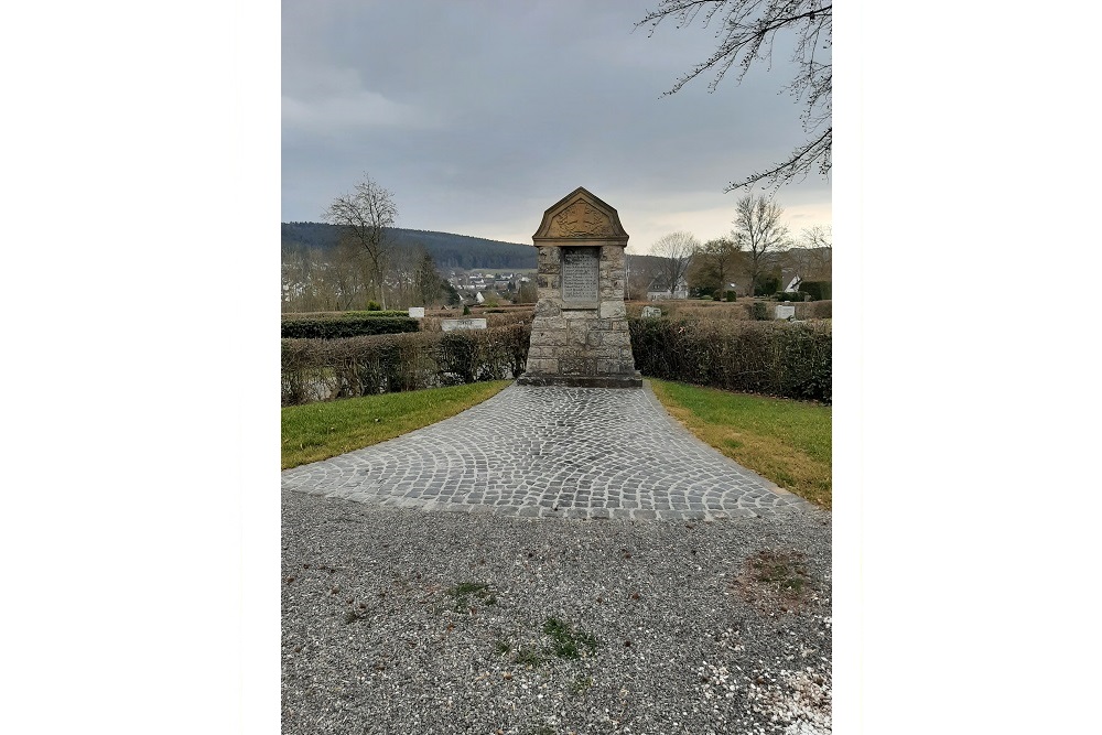 Oorlogsmonument Begraafplaats Kall