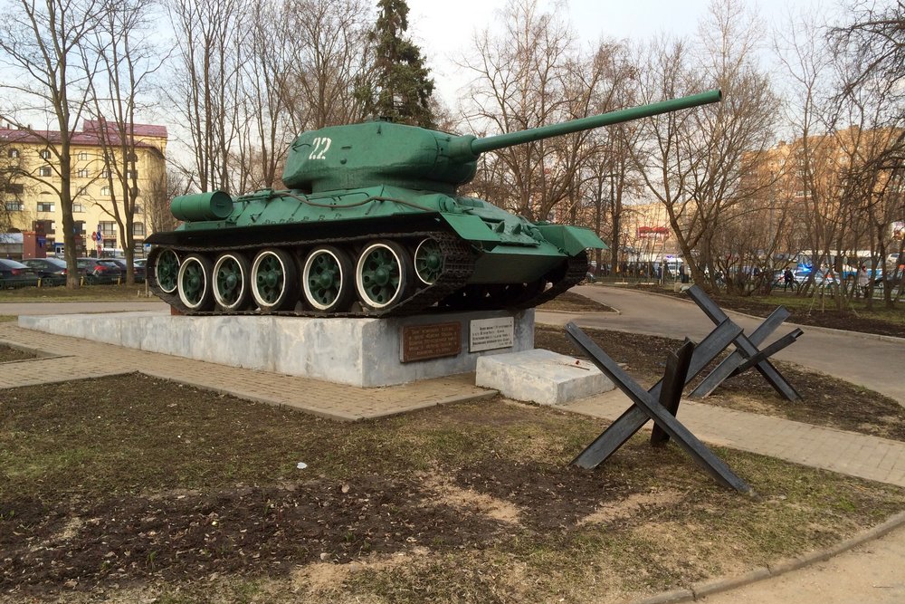 Monument Slag om Moskou (T-34/85 Tank) #1