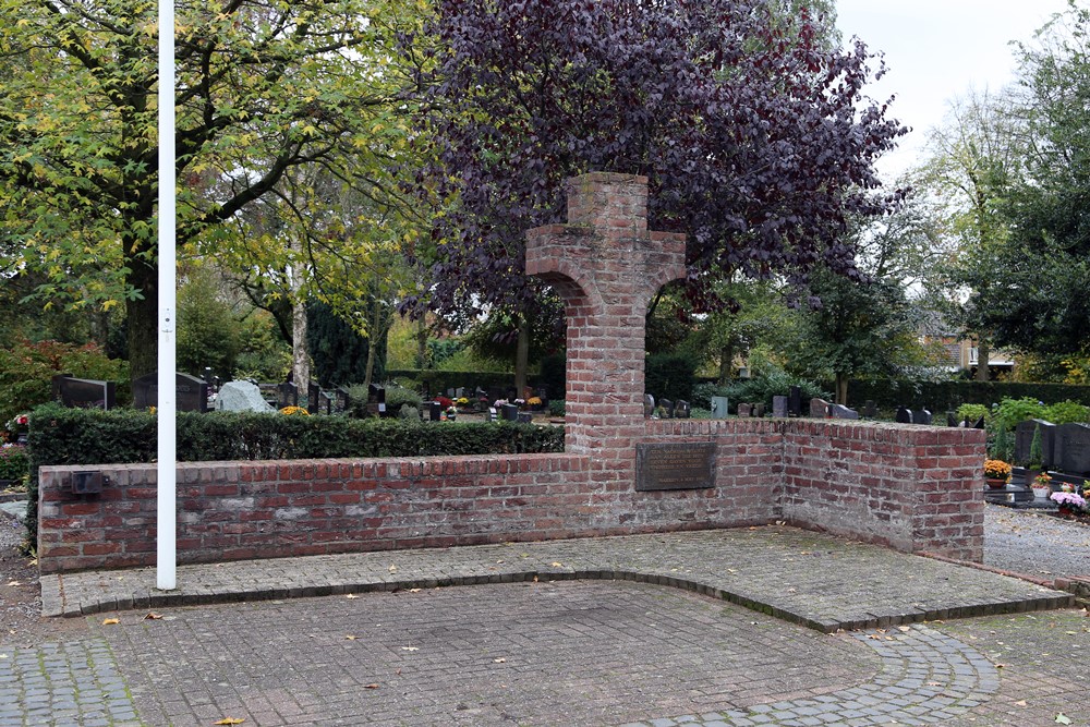 Oorlogsmonument Rooms Katholieke Begraafplaats Haelen #1