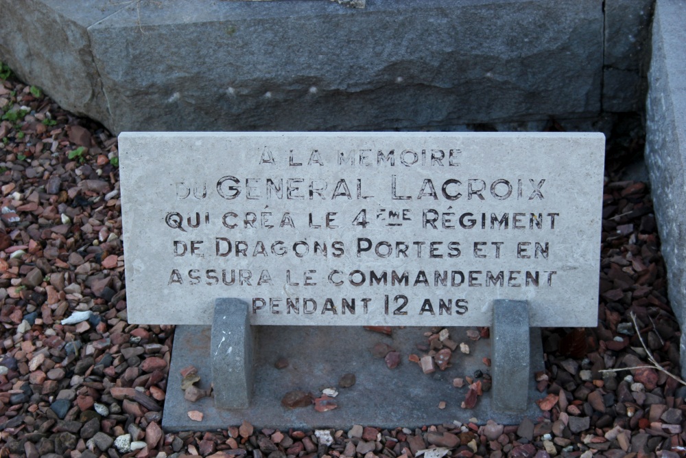 Monument 4e Rgiment de Dragons Portes Begraafplaats Mont-Saint-loi #4